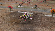 carolinegoodingmoorepinelawncemetarykinstonnc16dec2010_2_thumb.jpg